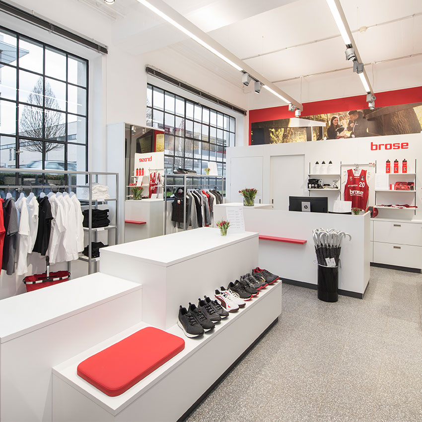 Interior Shop-System POS Ladenbau Retail für Brose Fahrzeugteile Sportshop gebaut von Innenausbauer Winkels aus Kleve