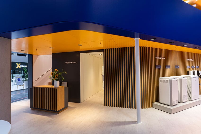 Messebauer Winkels Interior für Senec auf der Intersolar 2022 in München mit zweitem Geschoss