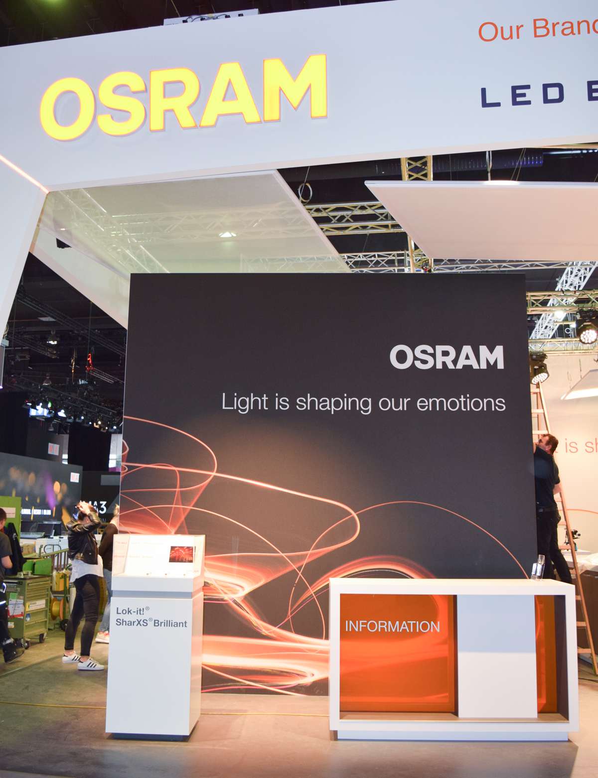 Messebauer Light+Building Messestand Osram in Frankfurt Booth Stand Builder Winkels Interior
