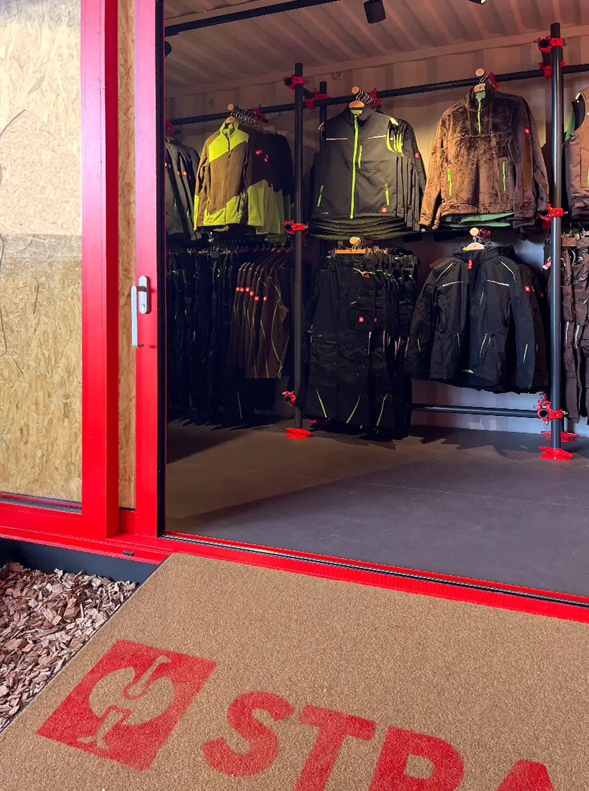 messebau-Outdoor-DLGWaldtage-Strauss_workwear-Lichtenau-winkels_interior-2025_5